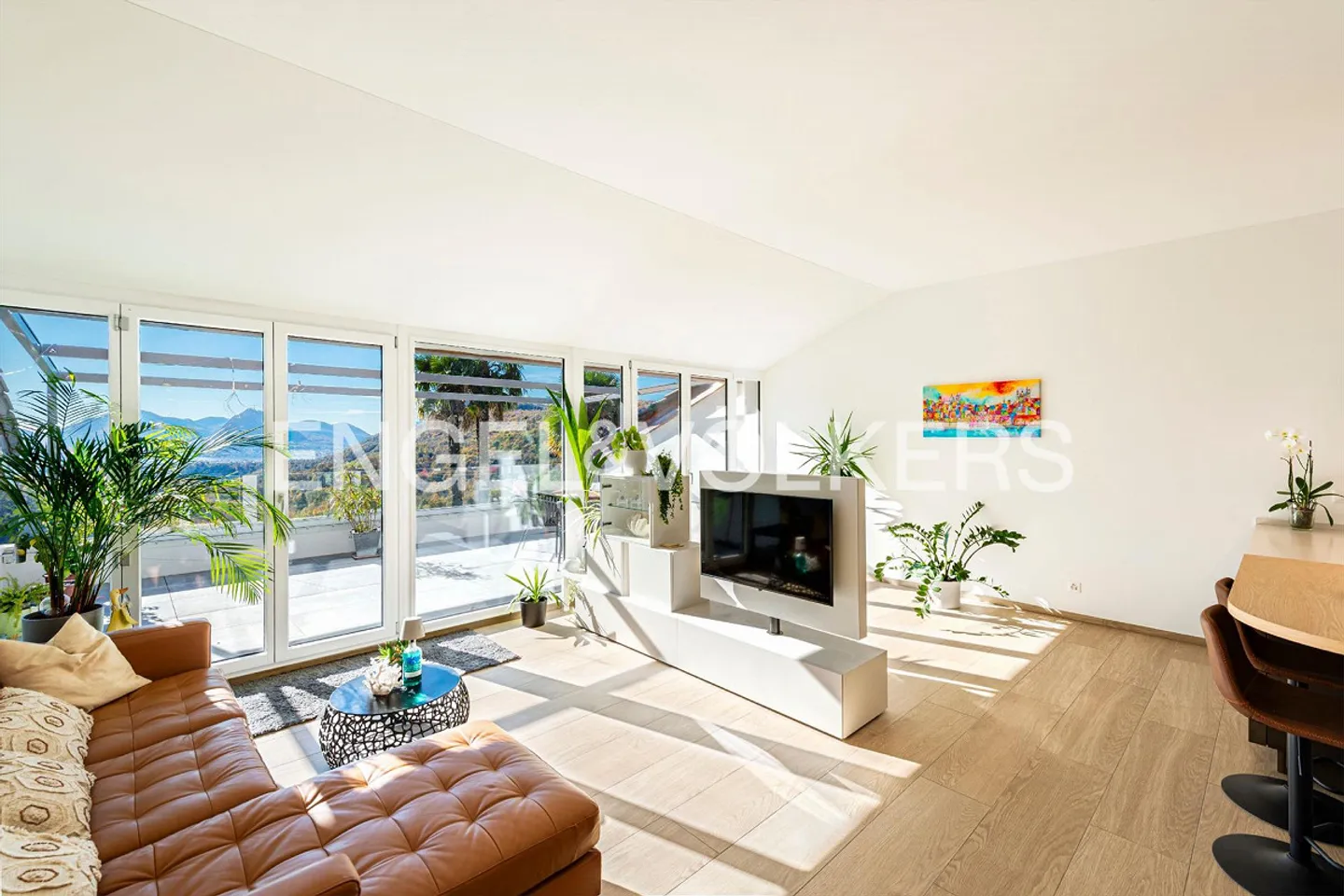 Großräumige Villa im Grünen mit viel Potential - Foto 7 von 13