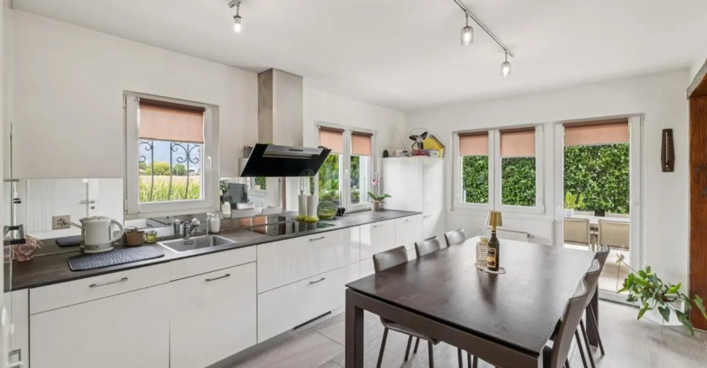 Familienhaus im Herzen einer großzügigen grünen Umgebung - Foto 8 von 13
