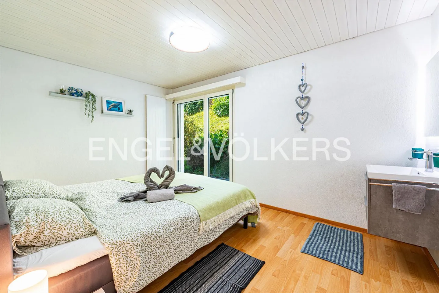 Großräumige Villa im Grünen mit viel Potential - Foto 6 von 13