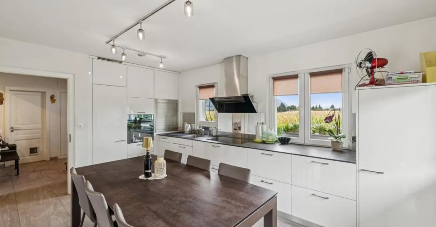 Familienhaus im Herzen einer großzügigen grünen Umgebung - Foto 9 von 13