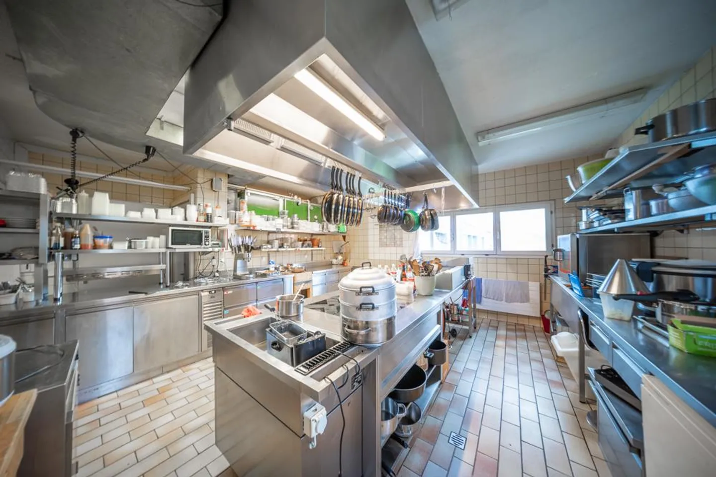 Traditional restaurant with cozy landlord apartment - Photo 6 of 9