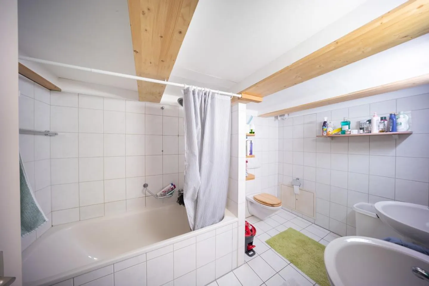 Traditional restaurant with cozy landlord apartment - Photo 7 of 9