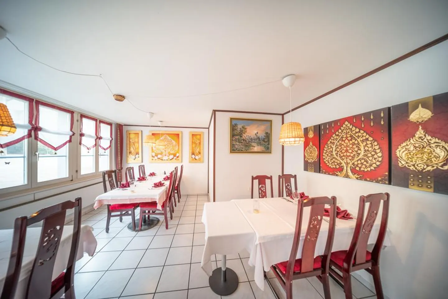 Traditional restaurant with cozy landlord apartment - Photo 3 of 9