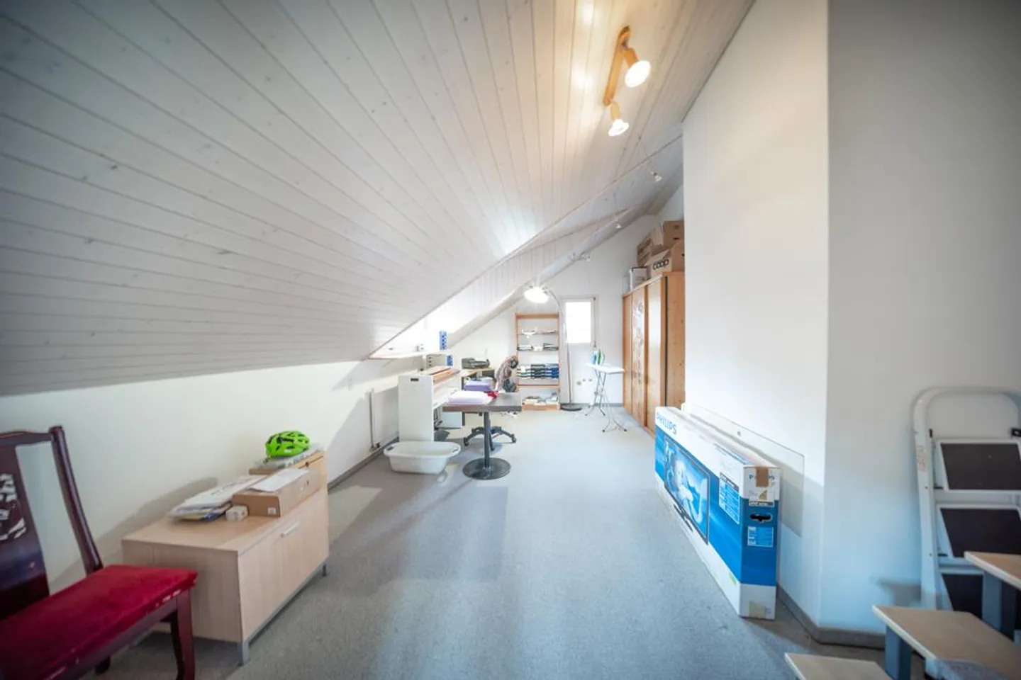 Traditional restaurant with cozy landlord apartment - Photo 8 of 9