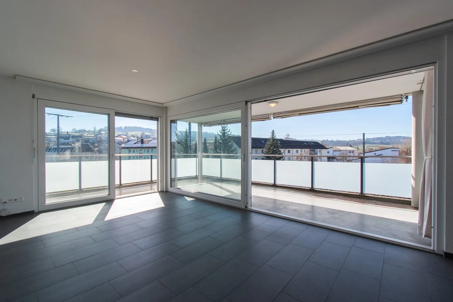 Grosszügige und helle 4.5 Zimmer-Wohnung mit Balkon - Foto 1 von 22