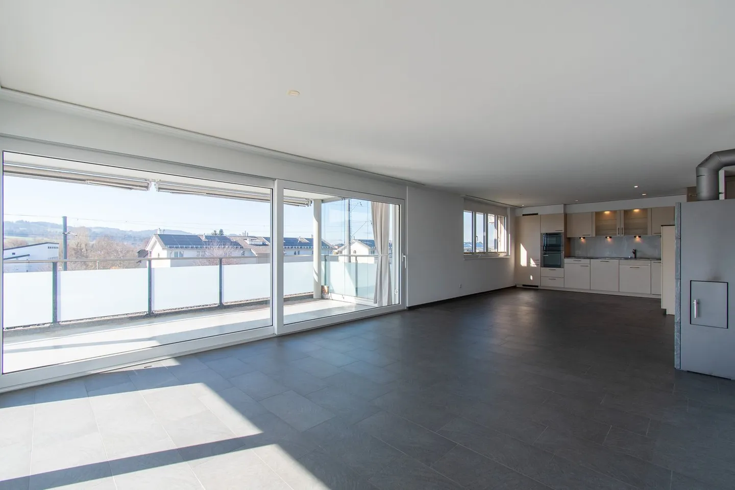 Grosszügige und helle 4.5 Zimmer-Wohnung mit Balkon - Foto 4 von 22