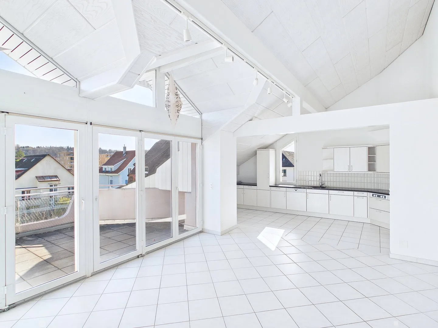 Superbe appartement en attique avec galerie supplémentaire et tour de lavage privé - Photo 5 sur 12