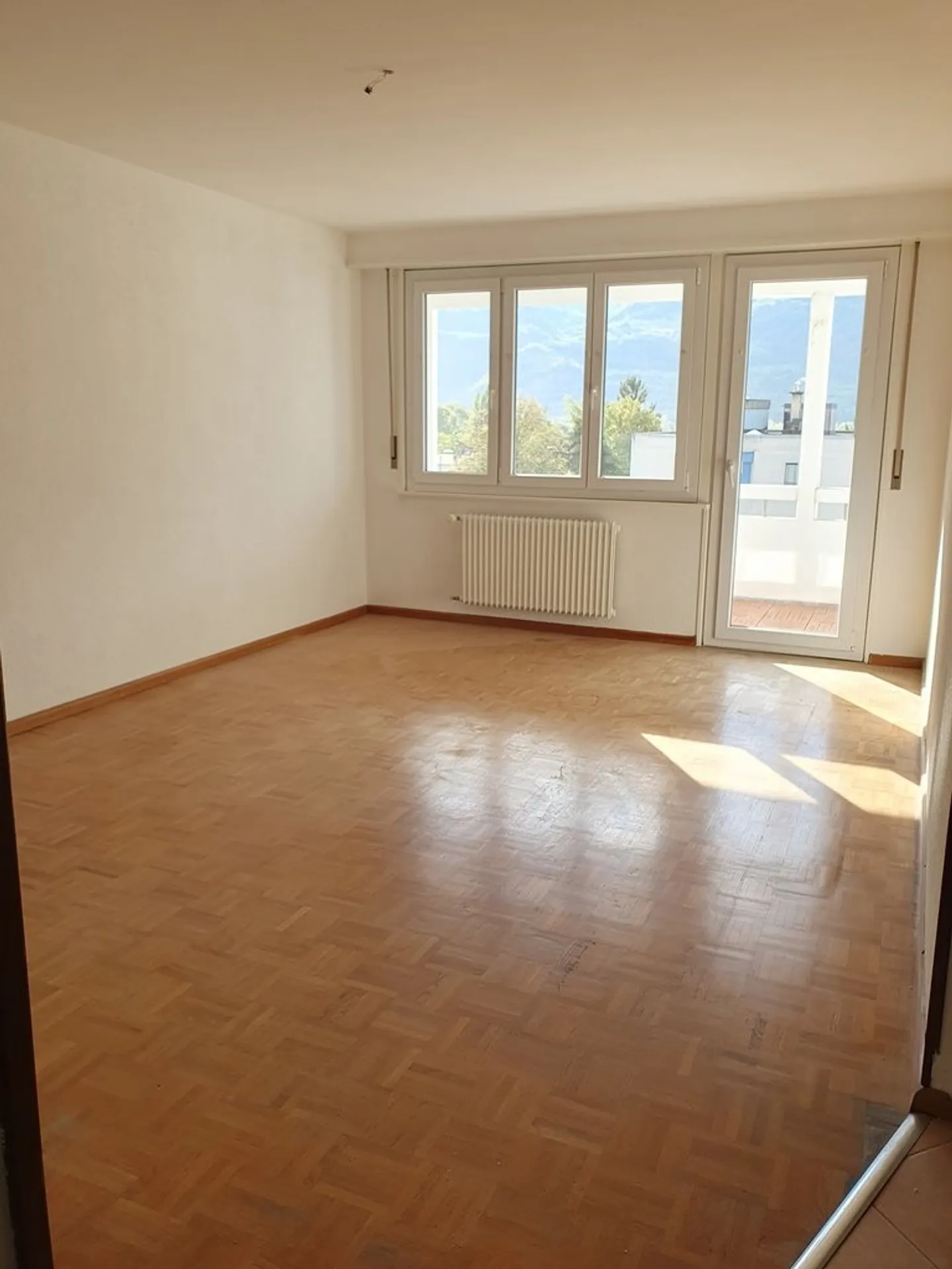 Geräumige Wohnung in der Nähe von Annehmlichkeiten - Foto 2 von 6
