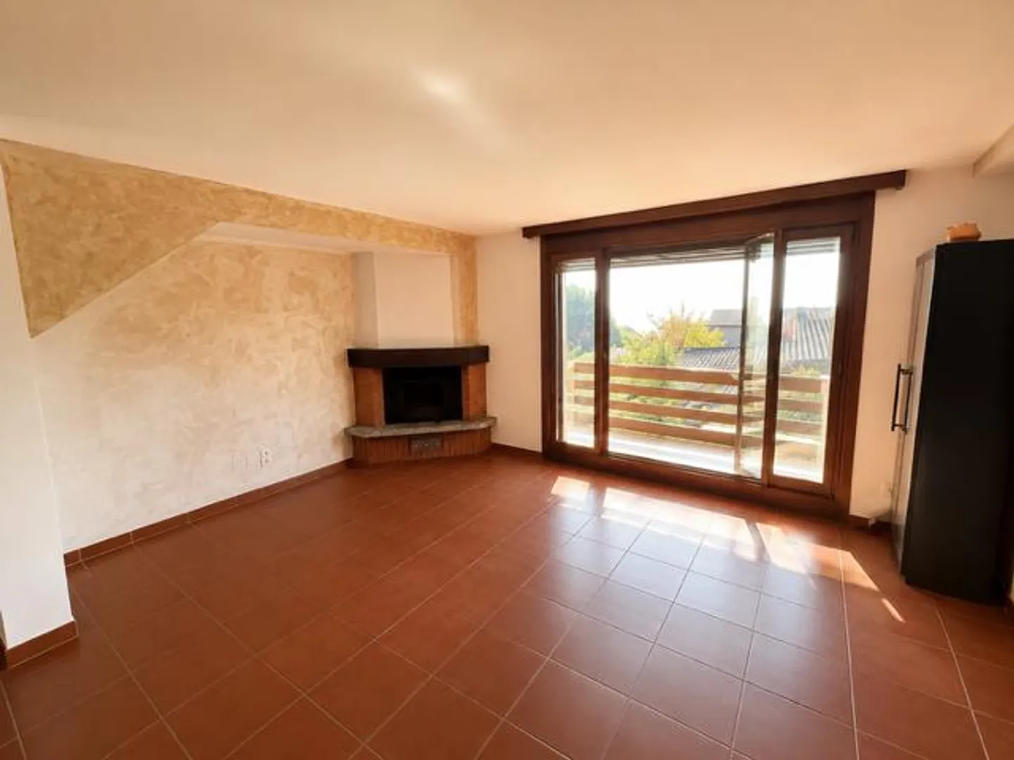 Elegante duplex con giardino e piscina - Foto 1 di 11