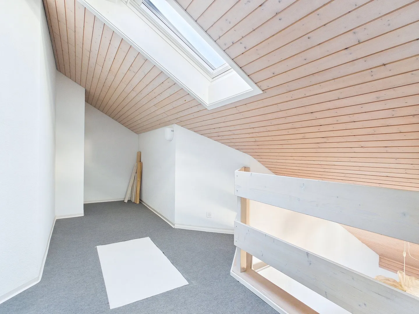 Superbe appartement en attique avec galerie supplémentaire et tour de lavage privé - Photo 11 sur 12