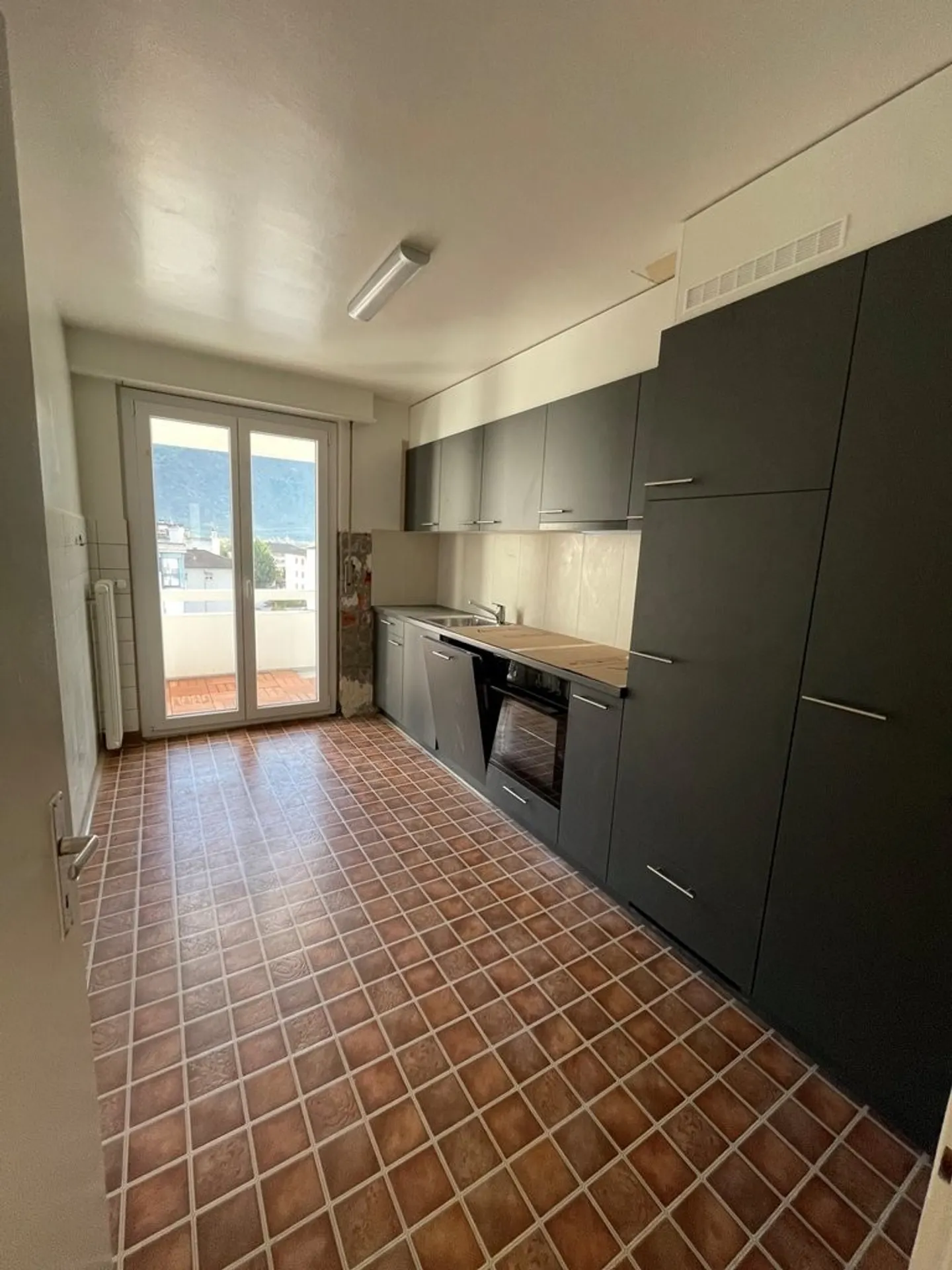 Geräumige Wohnung in der Nähe von Annehmlichkeiten - Foto 3 von 6