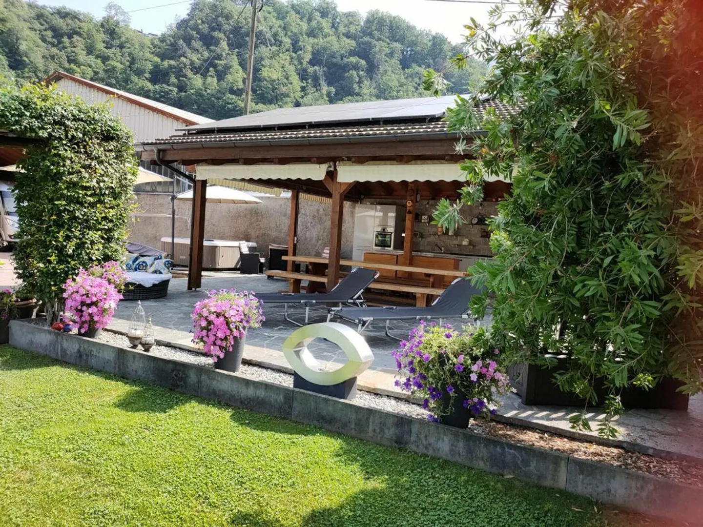 FOR SALE IN MAROGGIA - Completely renovated historic single-family villa - Photo 3 of 21