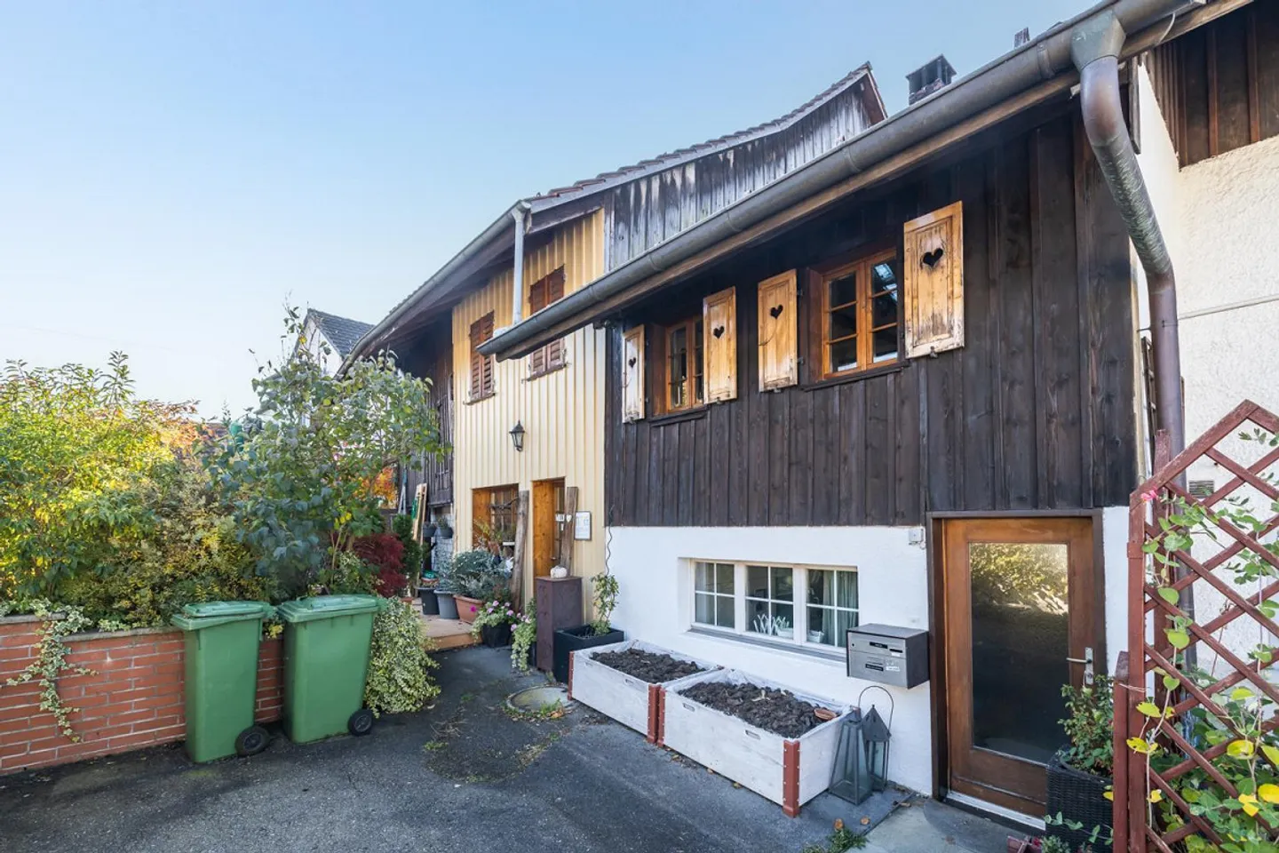 Plenty of space for your living dreams - Photo 2 of 8