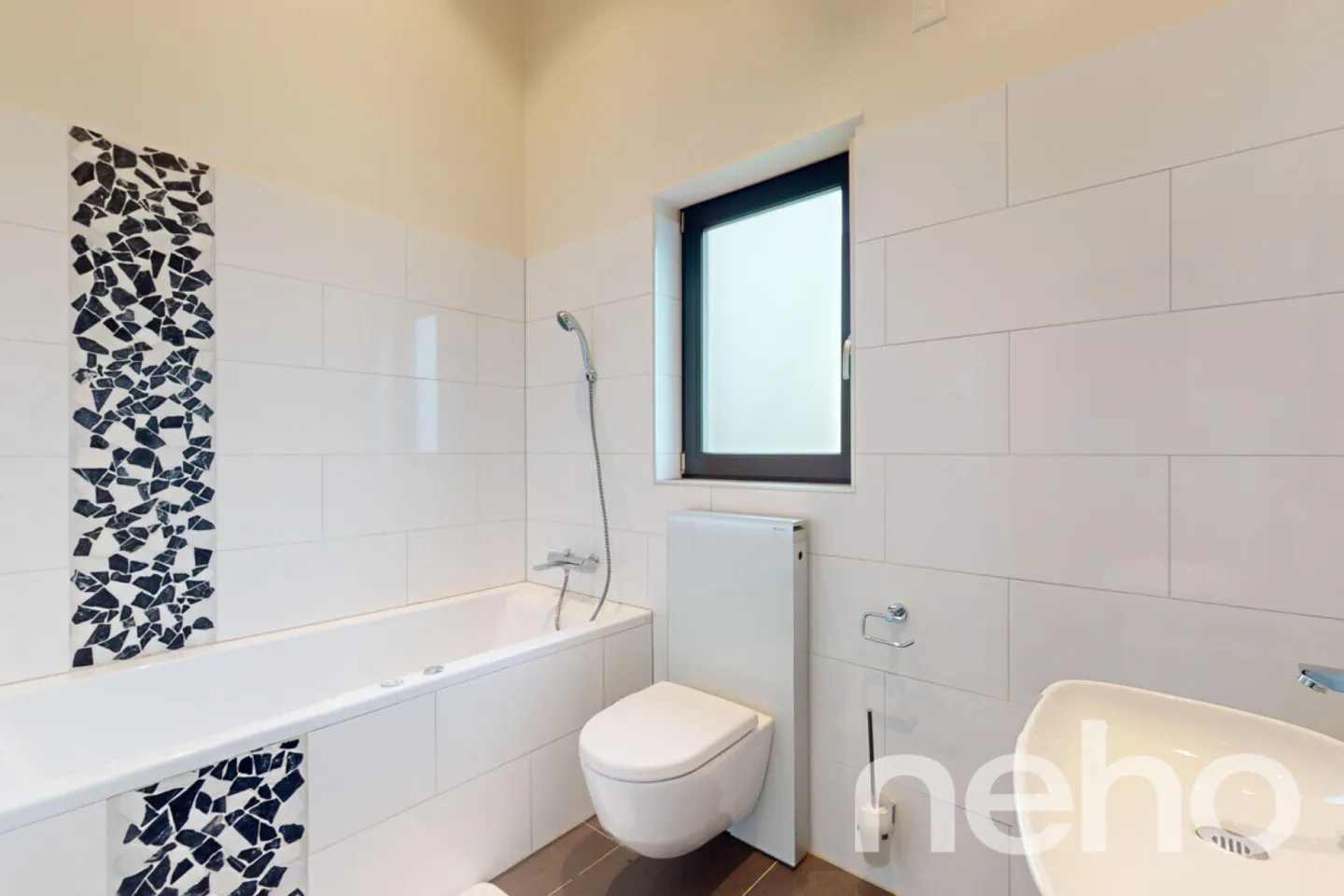 At the gates of Marly! Single-storey villa with garden and swimming pool - Photo 9 of 13