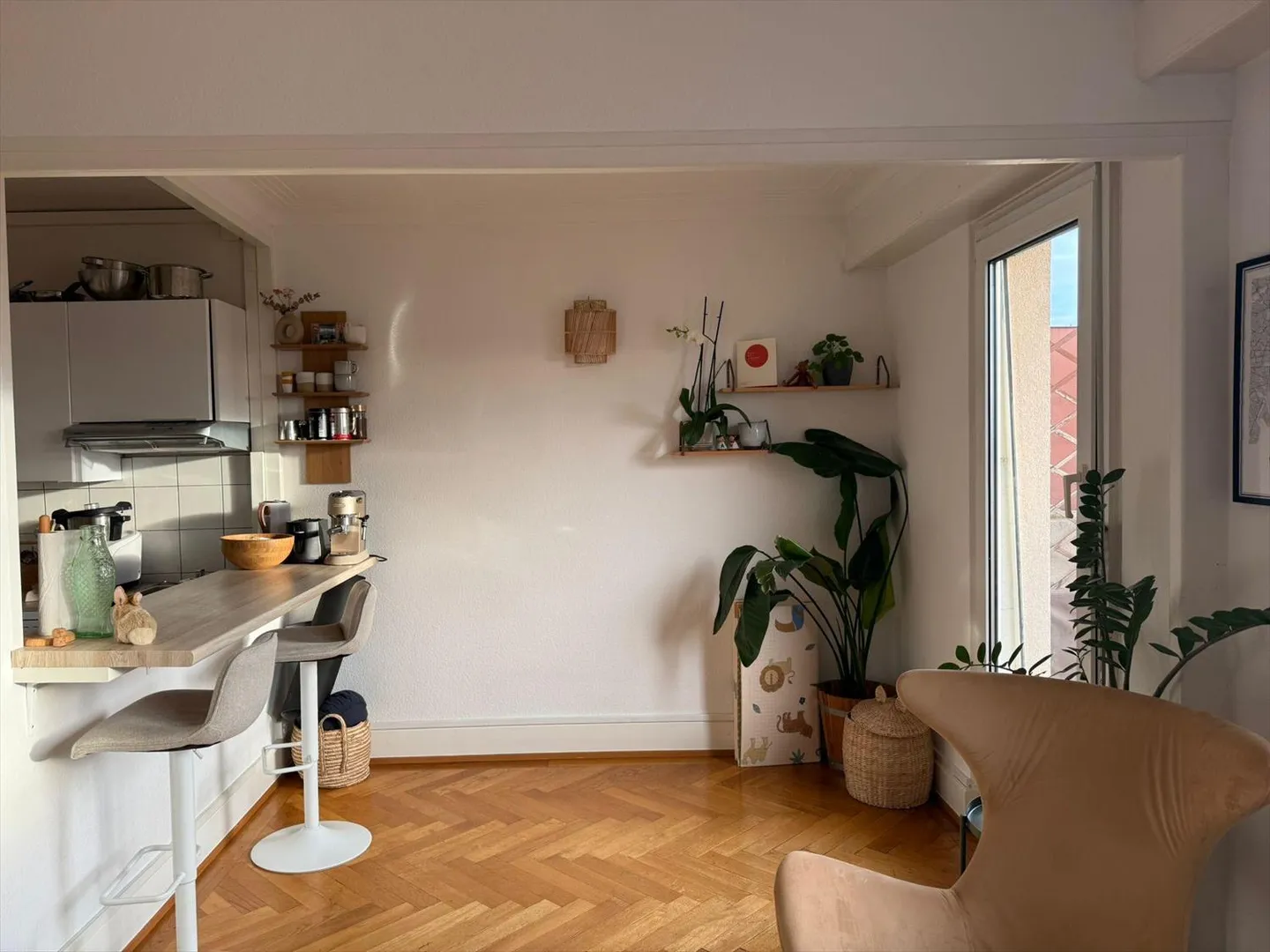 Bellissimo appartamento luminoso di 4 stanze - Foto 3 di 8