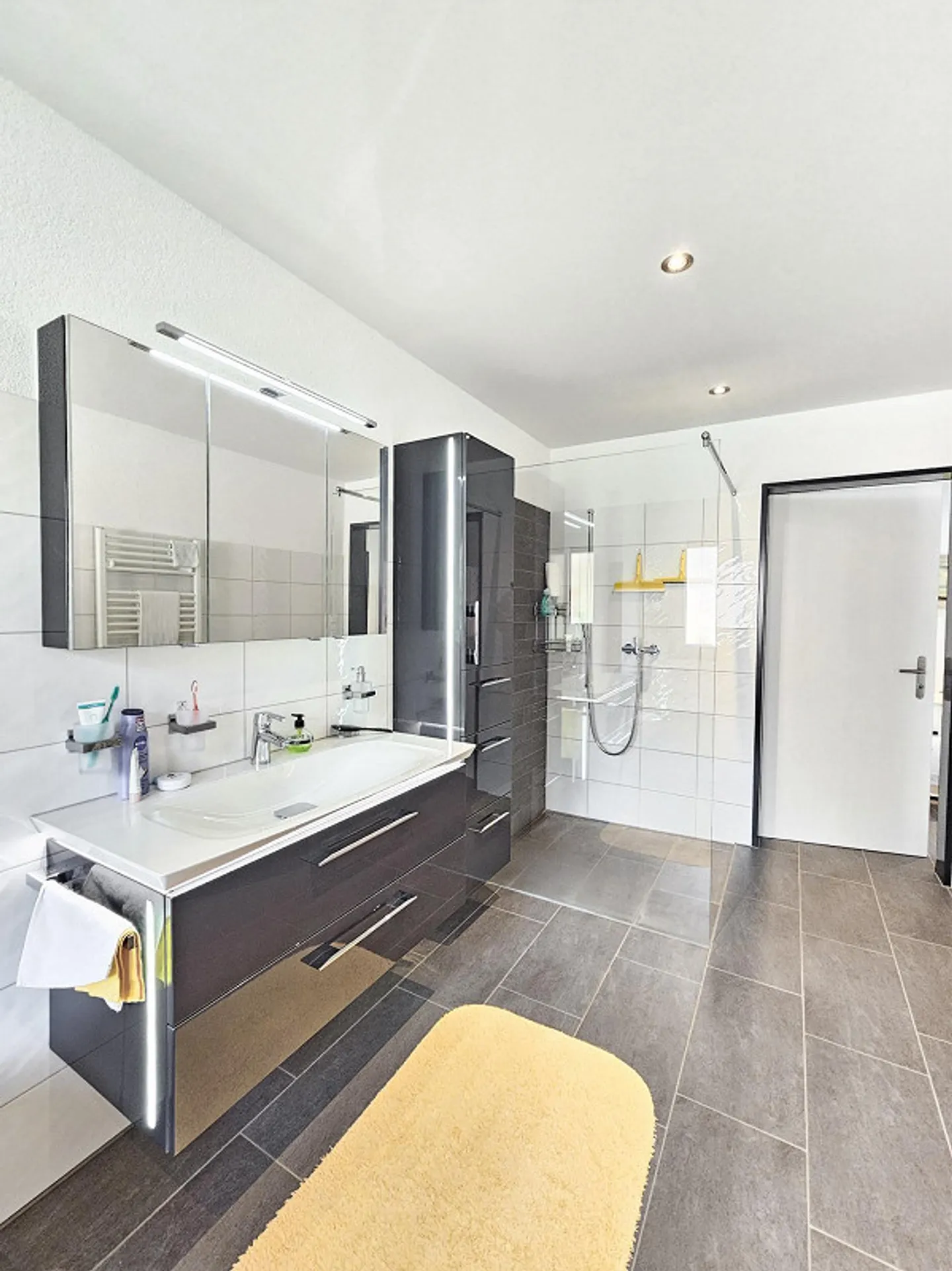 Appartement spacieux et moderne de 3,5 pièces au 1er étage - Photo 17 sur 23