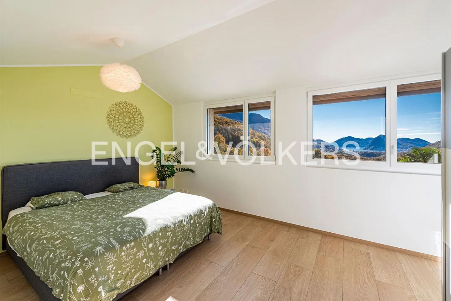 Großräumige Villa im Grünen mit viel Potential - Foto 11 von 13