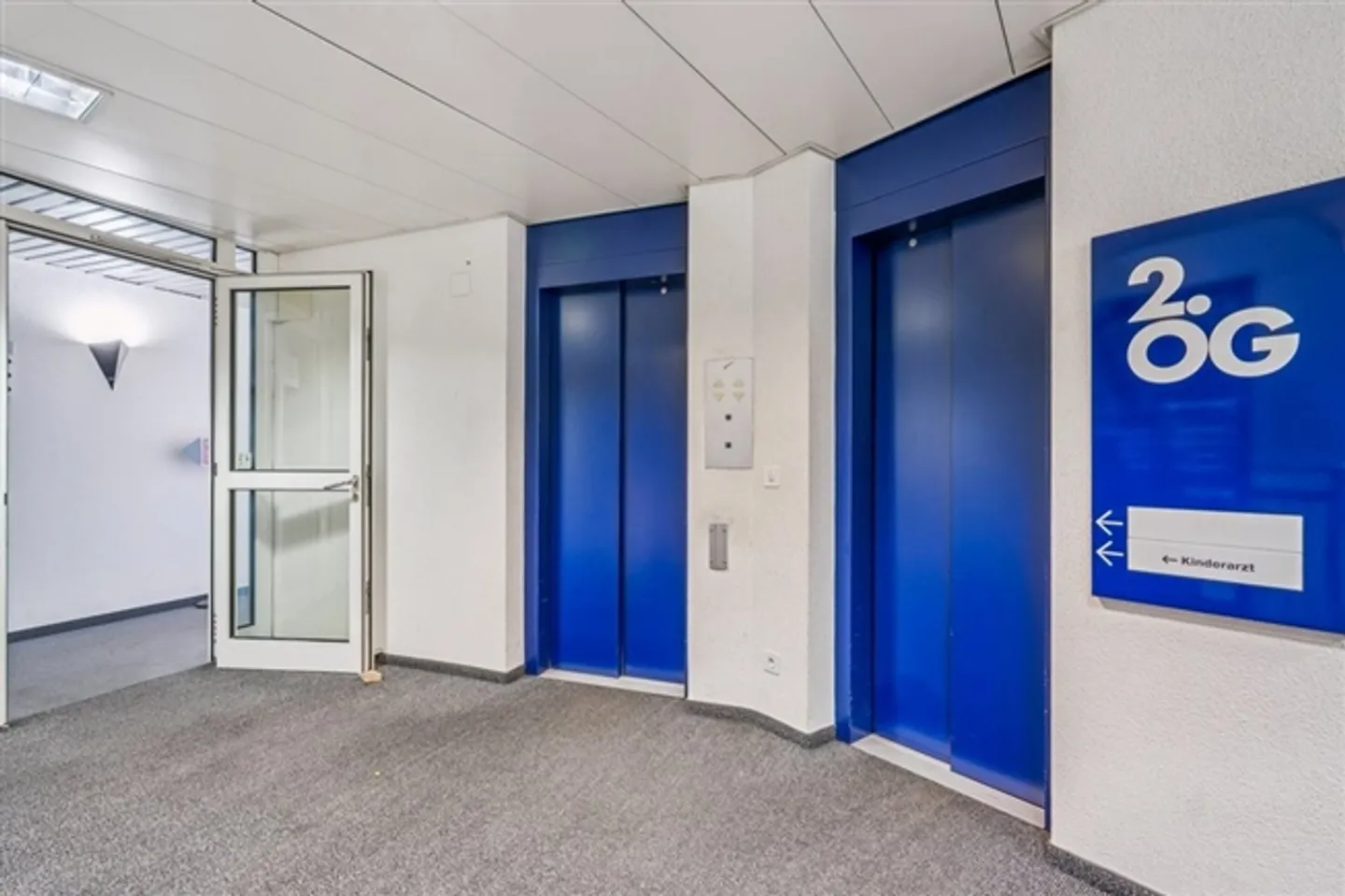 Travailler au cœur de Glattbrugg - Central, Moderne, Disponible Immédiatement - Photo 1 sur 5