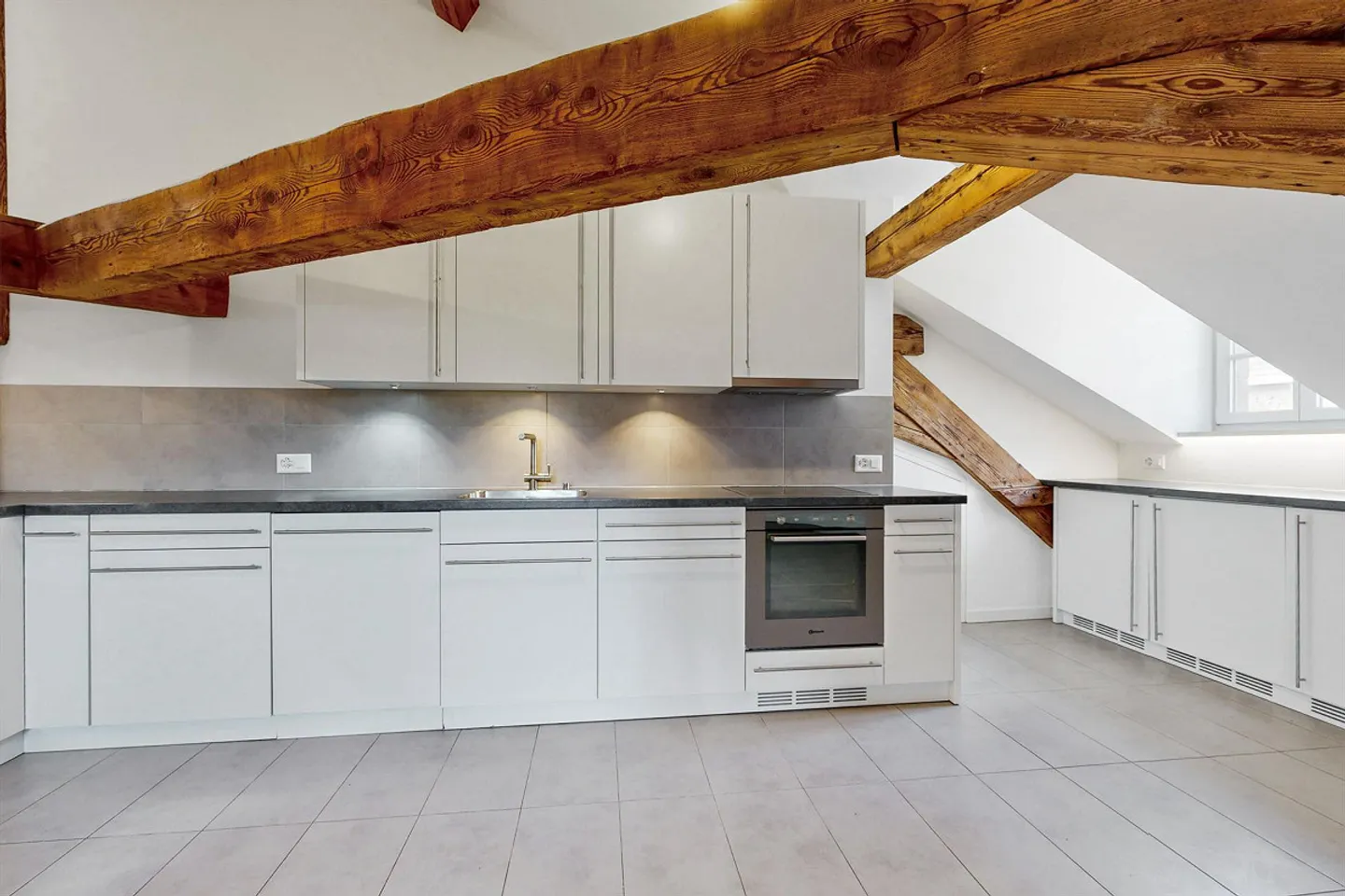 Charmant Appartement en Attique - Photo 3 sur 9