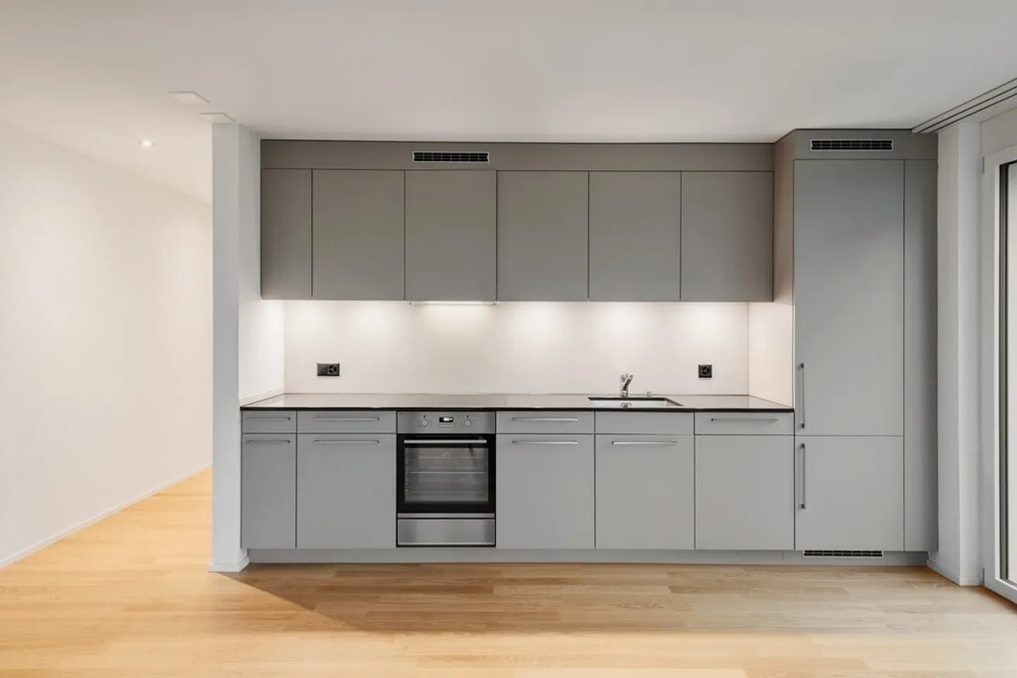 Moderne 2.5-Zimmer-Wohnung mit Balkon - Foto 3 von 5