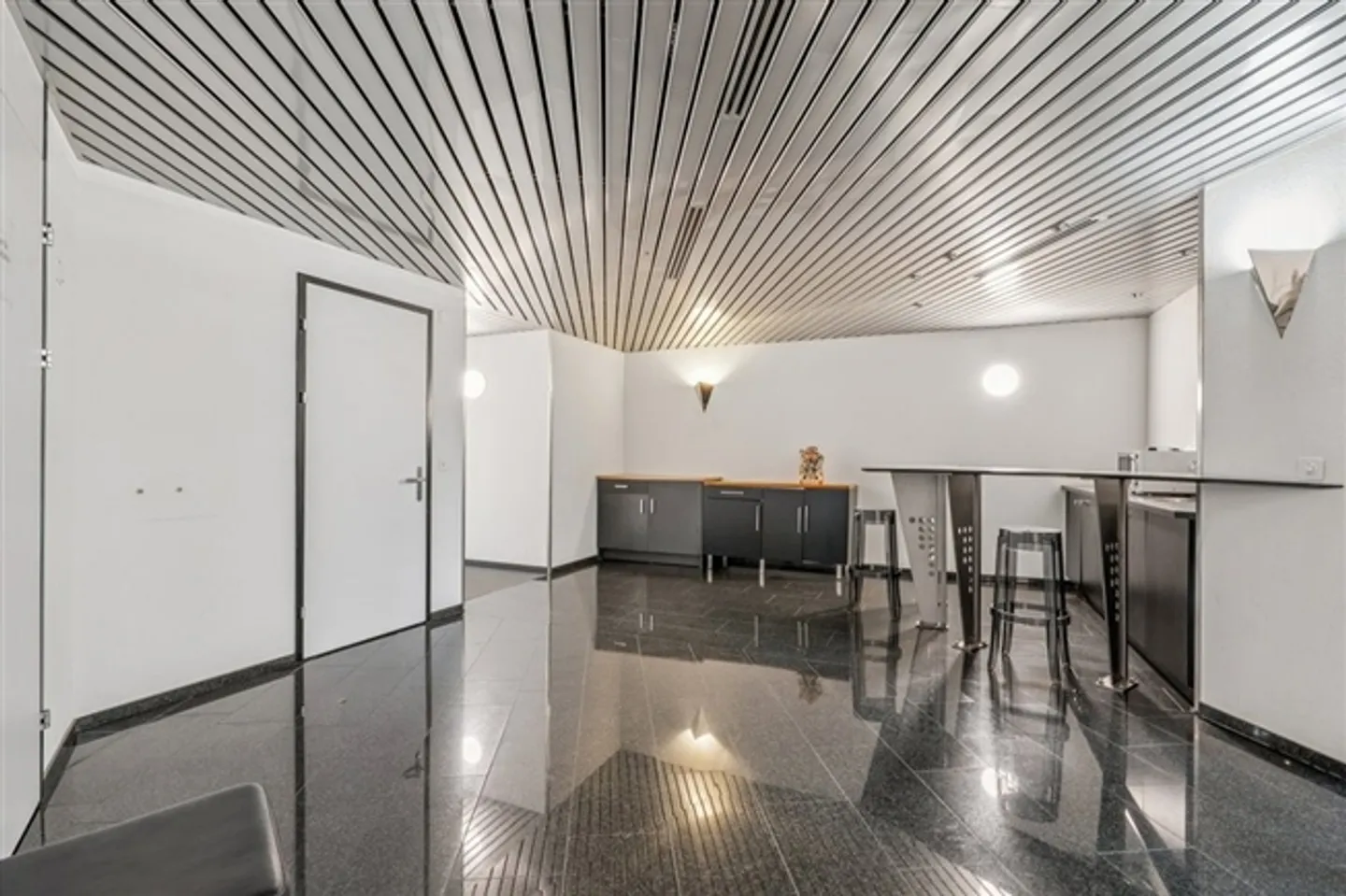 Travailler au cœur de Glattbrugg - Central, Moderne, Disponible Immédiatement - Photo 4 sur 5