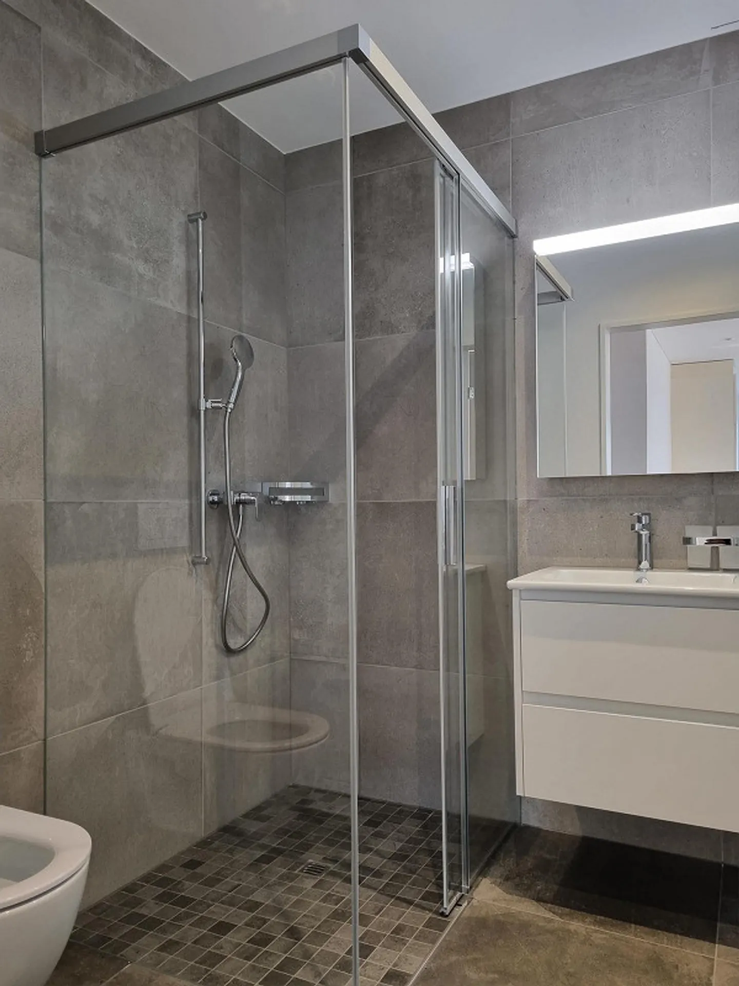 Moderne Wohnung mit grosser Terrasse - Foto 7 von 8