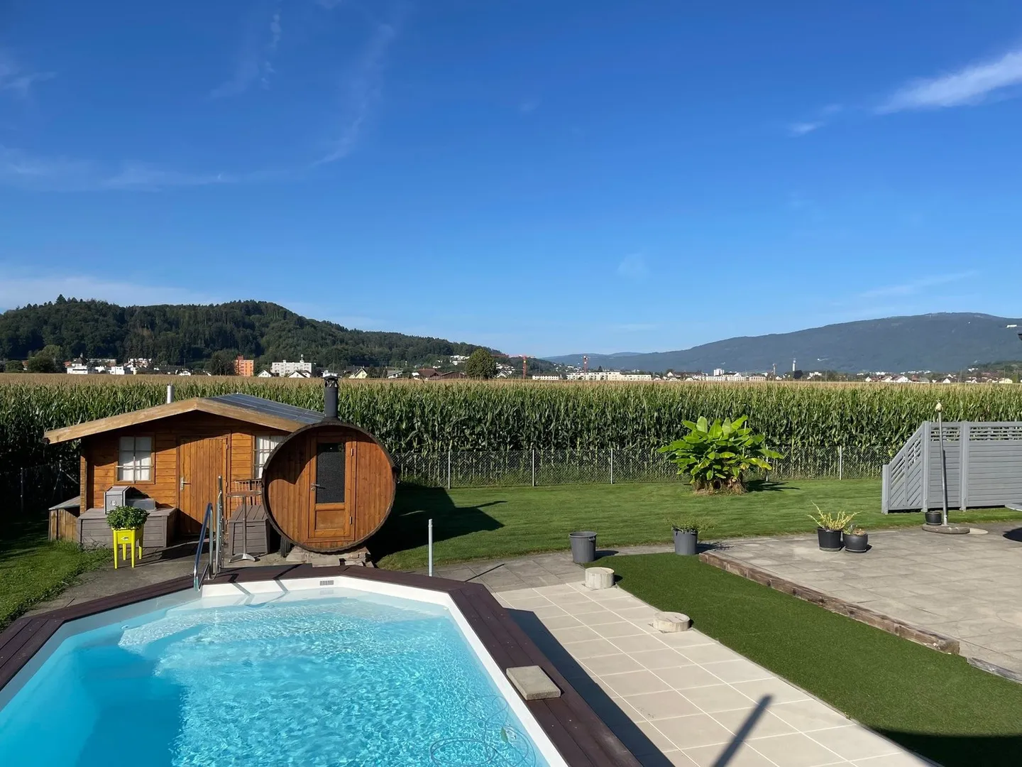 Casa bifamiliare da sogno con piscina e grande giardino a Schwadernau - Foto 1 di 15