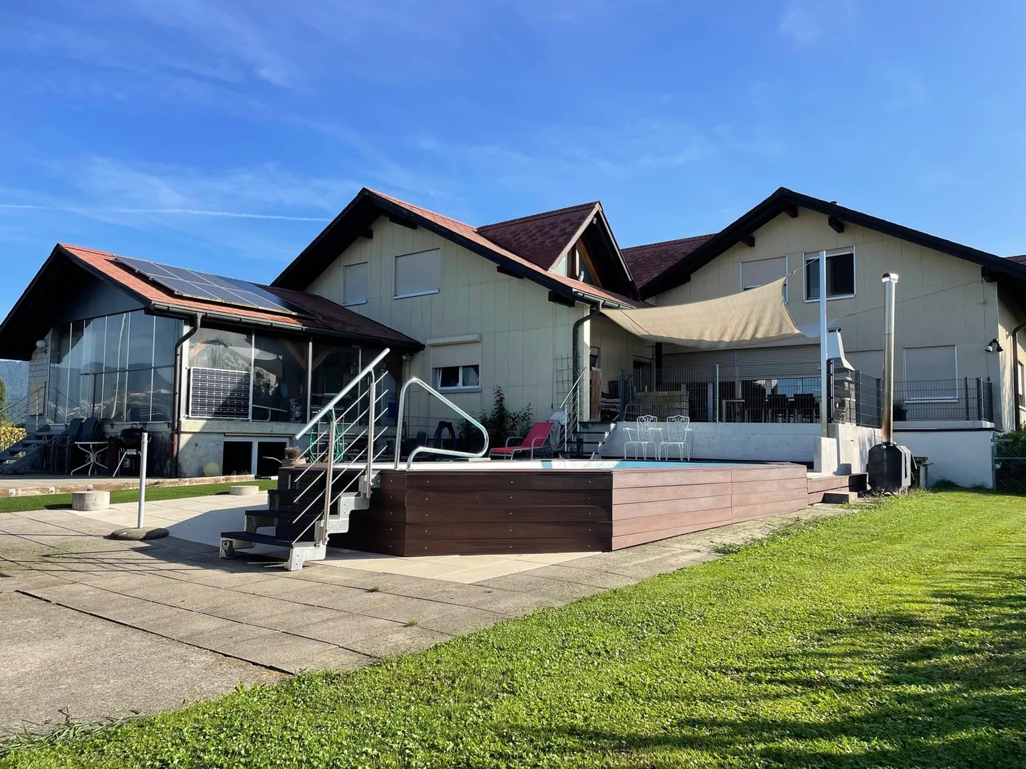 Casa bifamiliare da sogno con piscina e grande giardino a Schwadernau - Foto 3 di 15