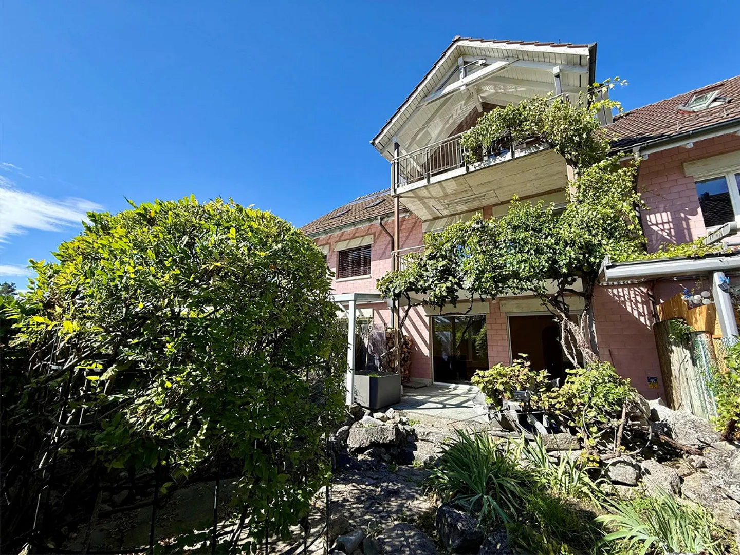 Ampia casa unifamiliare nel popolare quartiere di Neinern a Wiesendangen - Foto 1 di 30