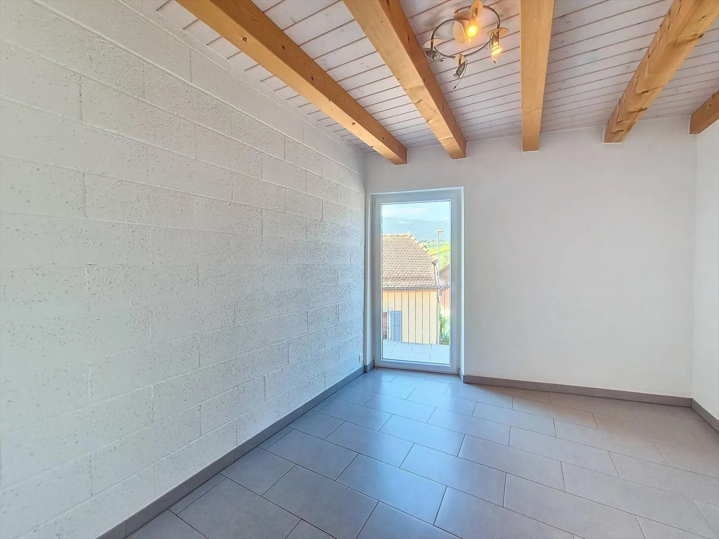 Yield Object - Spacious Duplex with 4.5 Rooms! - Photo 2 of 10