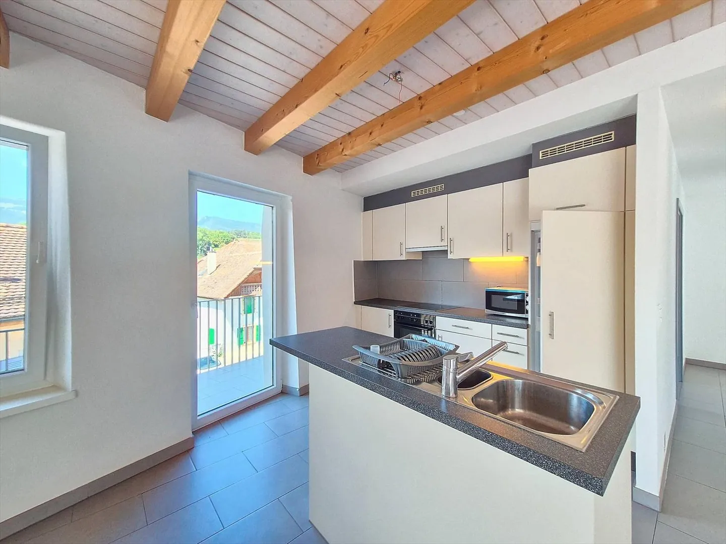 Yield Object - Spacious Duplex with 4.5 Rooms! - Photo 3 of 10