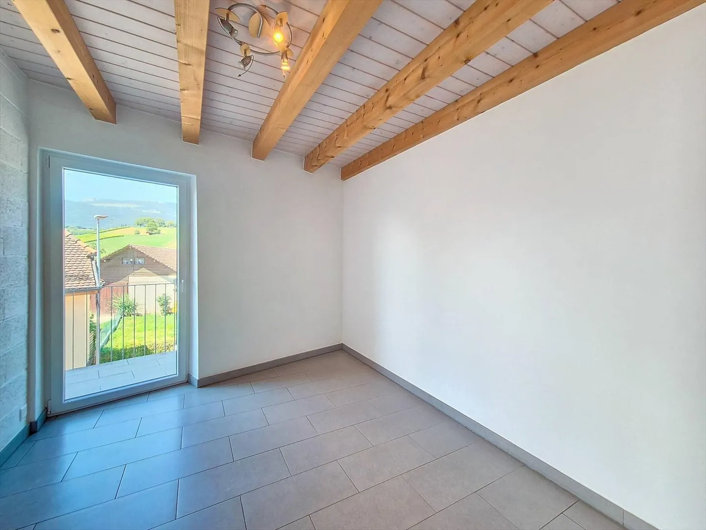 Yield Object - Spacious Duplex with 4.5 Rooms! - Photo 6 of 10