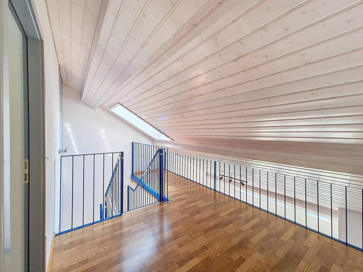 Yield Object - Spacious Duplex with 4.5 Rooms! - Photo 7 of 10