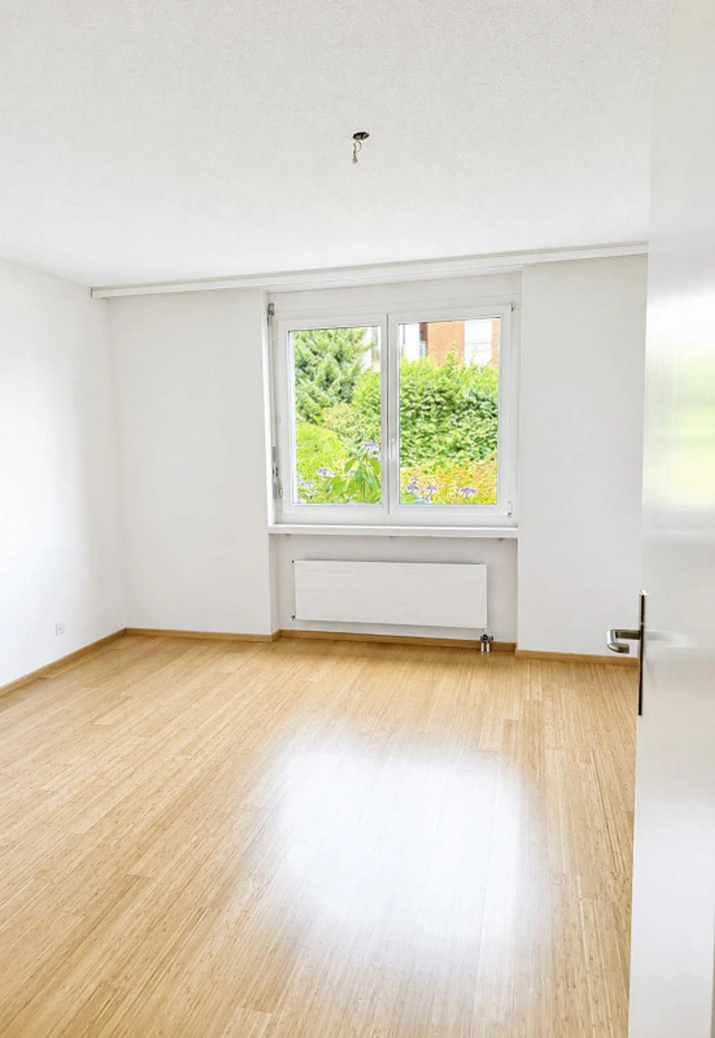 Cozy 3.5-room apartment on the ground floor in Zurich-Seebach - Photo 3 of 7