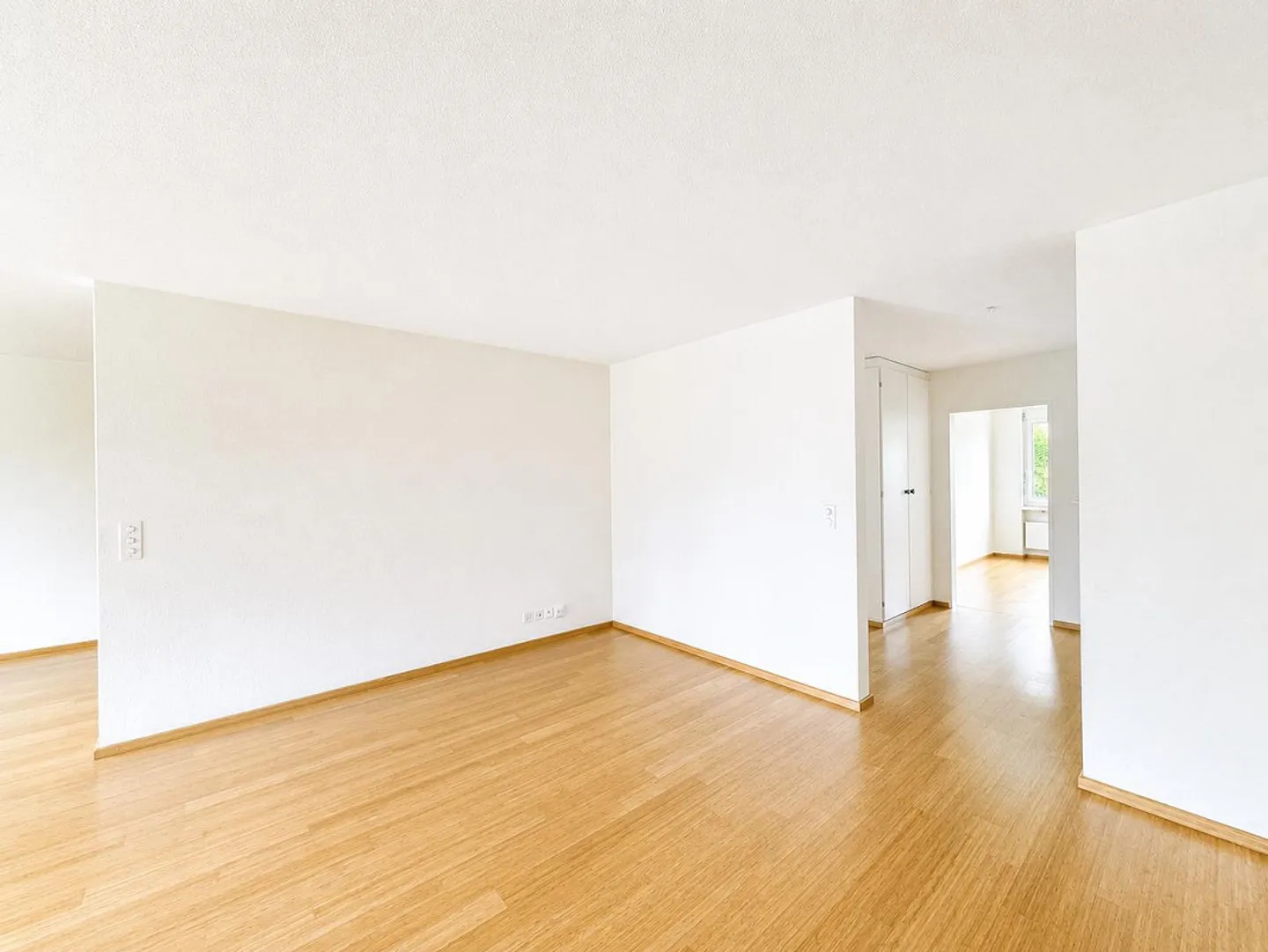 Cozy 3.5-room apartment on the ground floor in Zurich-Seebach - Photo 4 of 7