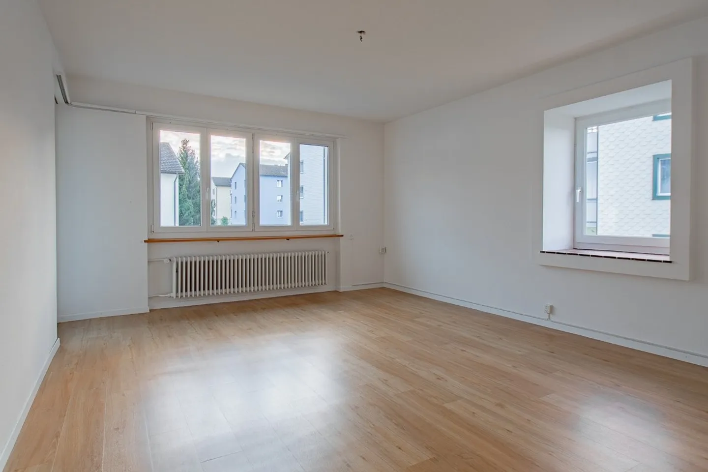 Cozy 4-Room Apartment in the Green - Photo 3 of 8