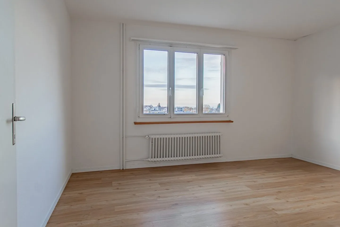 Cozy 4-Room Apartment in the Green - Photo 4 of 8