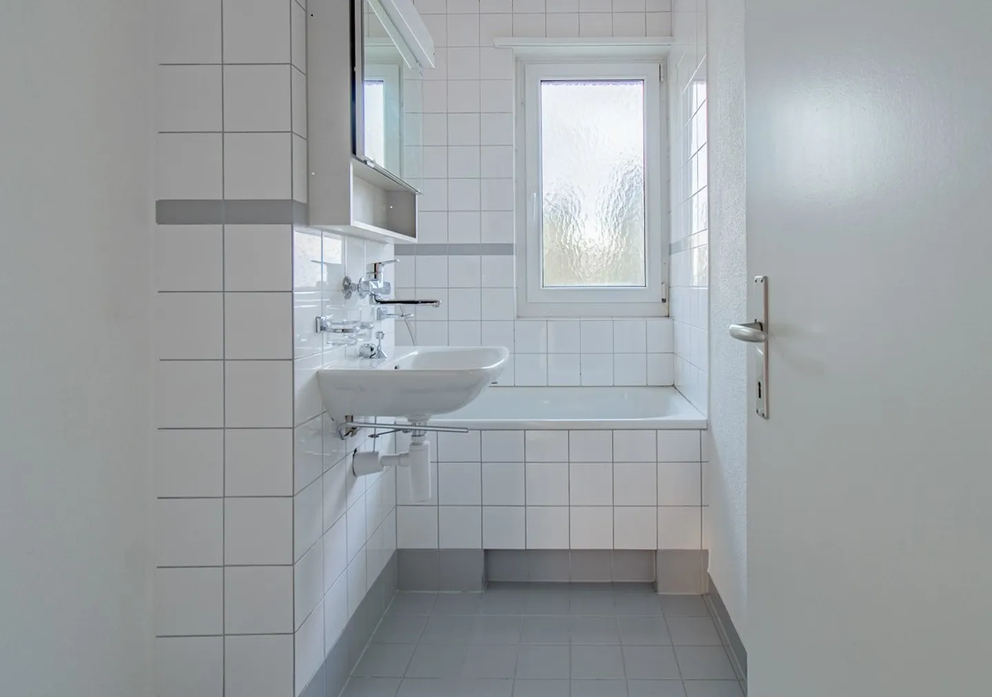 Cozy 4-Room Apartment in the Green - Photo 6 of 8