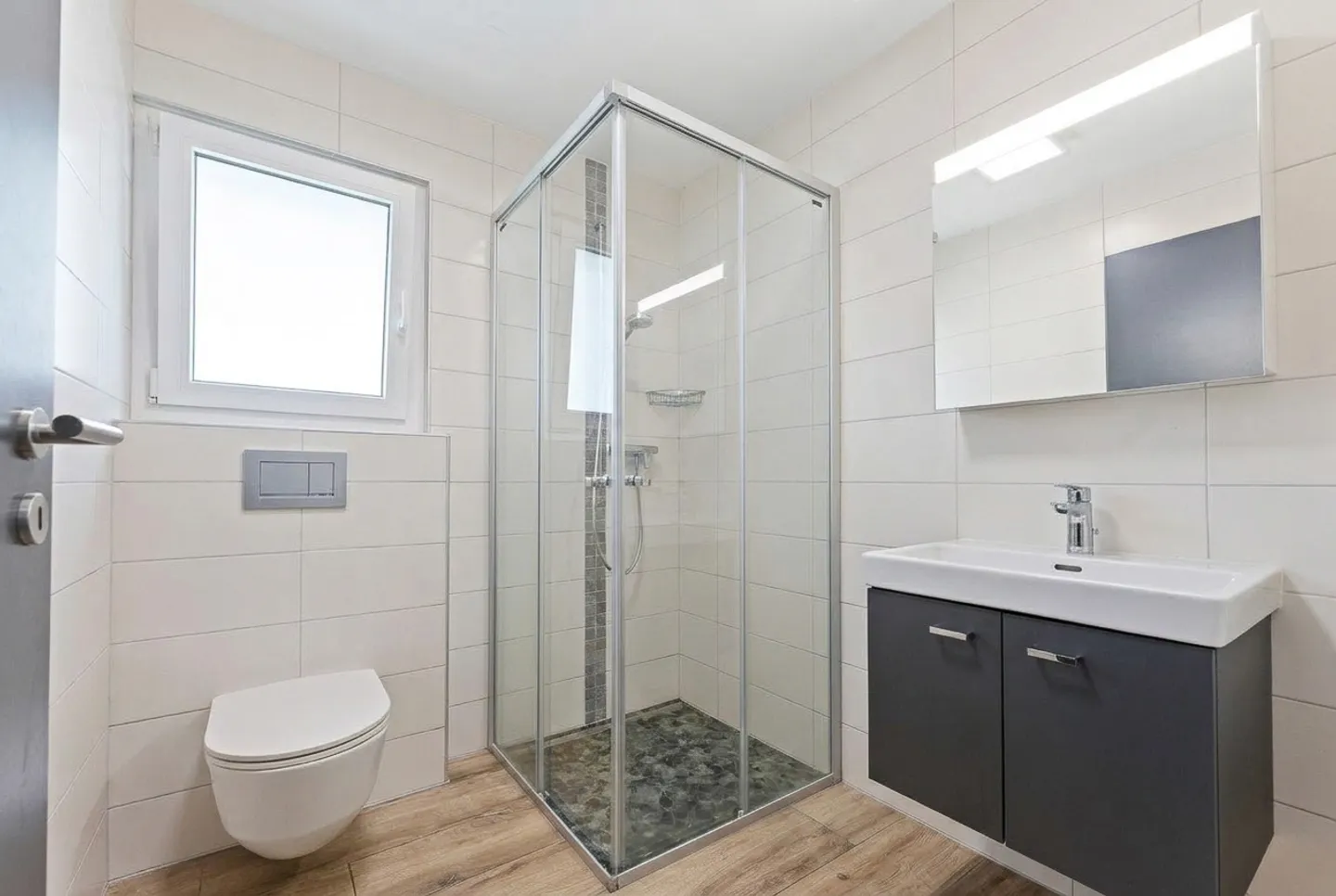 Your future home in Salvan: 6 rooms and 1,080 m² of land - Photo 13 of 15