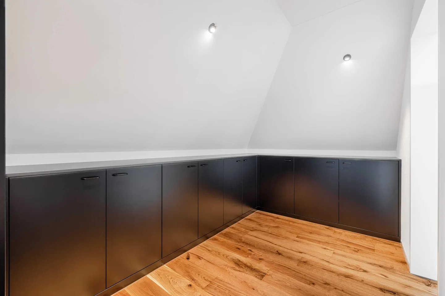 Unique 2.5-room apartment with huge private rooftop terrace - Photo 2 of 11