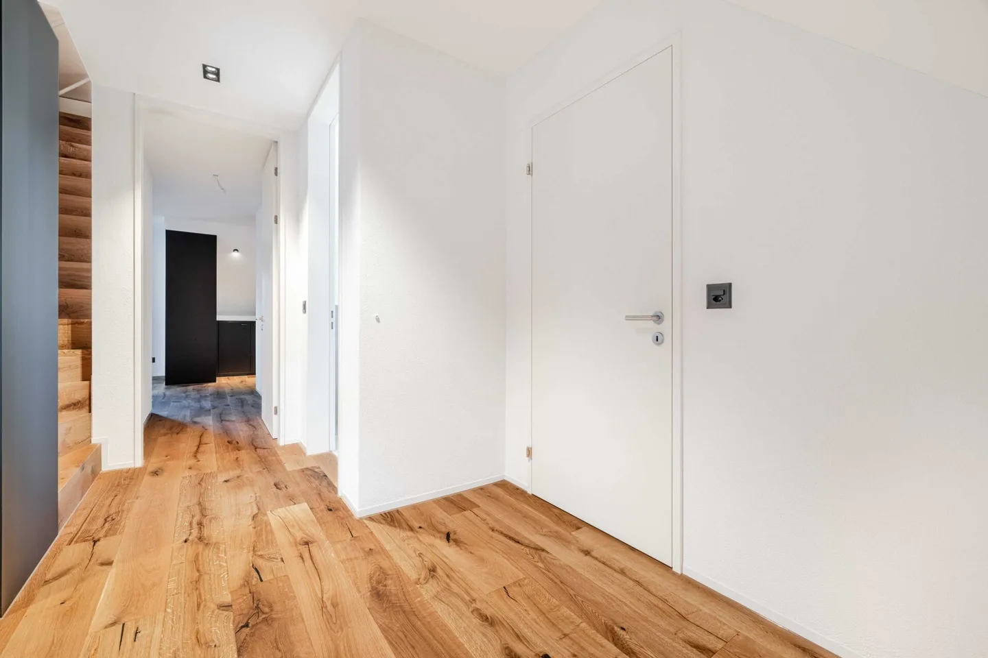 Unique 2.5-room apartment with huge private rooftop terrace - Photo 5 of 11