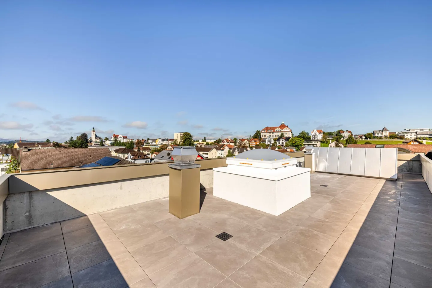 Unique 2.5-room apartment with huge private rooftop terrace - Photo 6 of 11