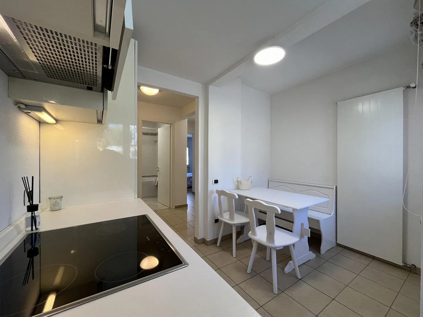 SCHÖNE MÖBLIERTE ZWEI-ZIMMER-WOHNUNG ZU VERMIETEN IN DAVESCO-SORAGNO - Foto 4 von 9