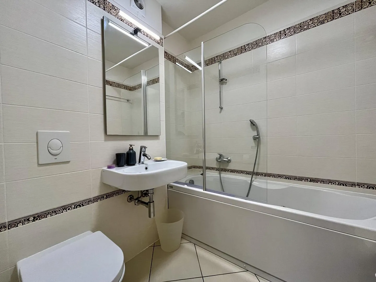 SCHÖNE MÖBLIERTE ZWEI-ZIMMER-WOHNUNG ZU VERMIETEN IN DAVESCO-SORAGNO - Foto 6 von 9