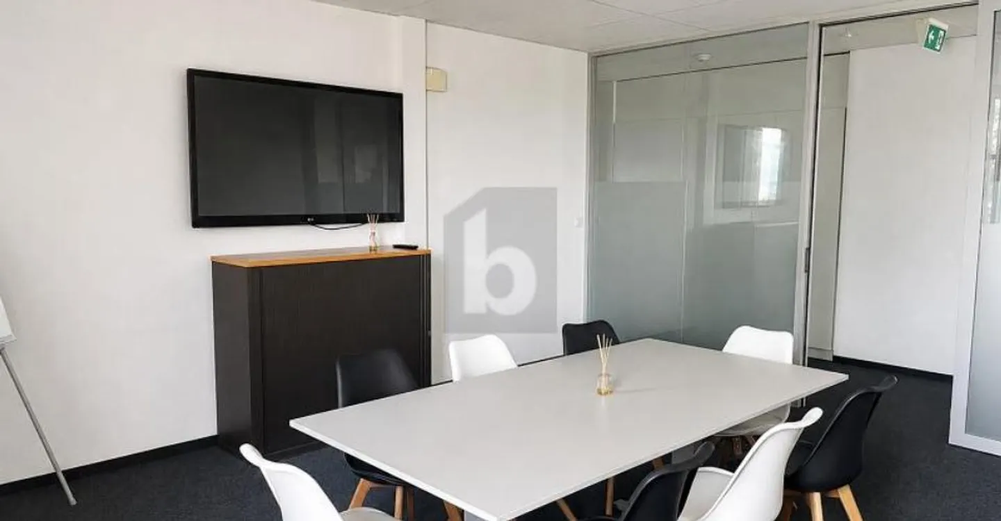 OFFICES WITH MEETING ROOM IN MALLEY - Photo 2 of 6