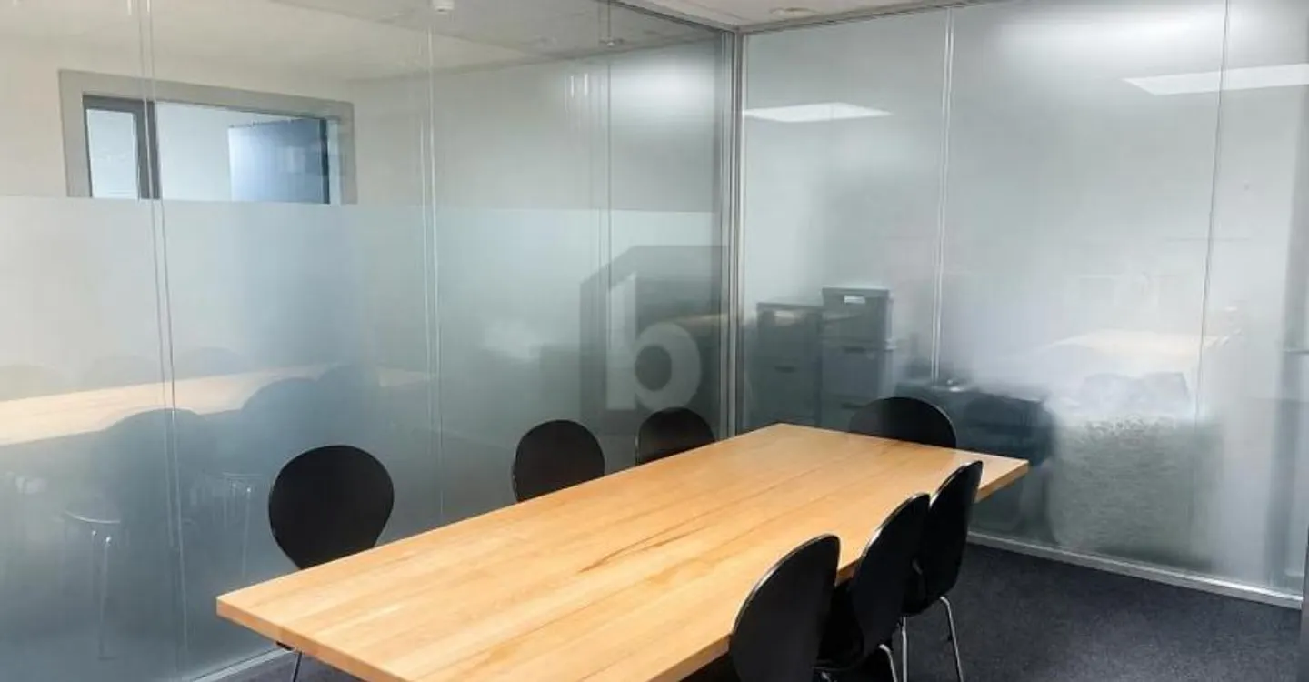 OFFICES WITH MEETING ROOM IN MALLEY - Photo 4 of 6