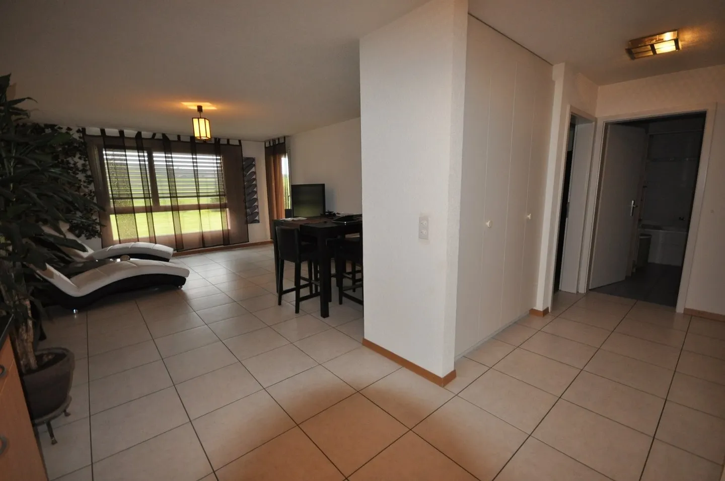 Magnificent 2.5-room apartment on the 1st floor - Photo 4 of 5