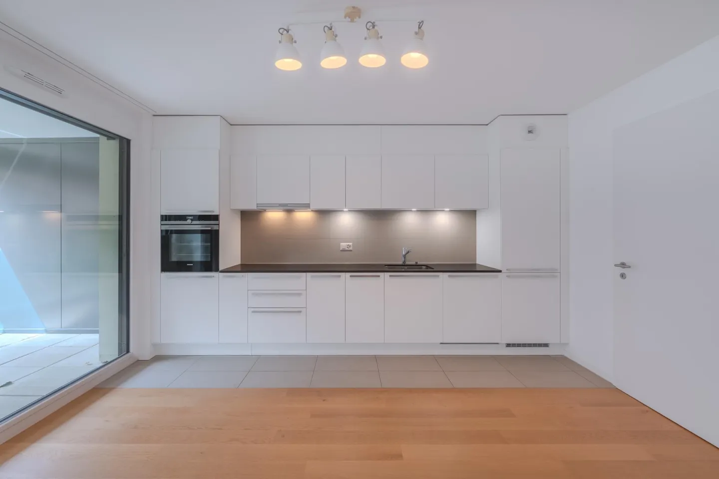 Modern Apartment with Loggia - Photo 6 of 13