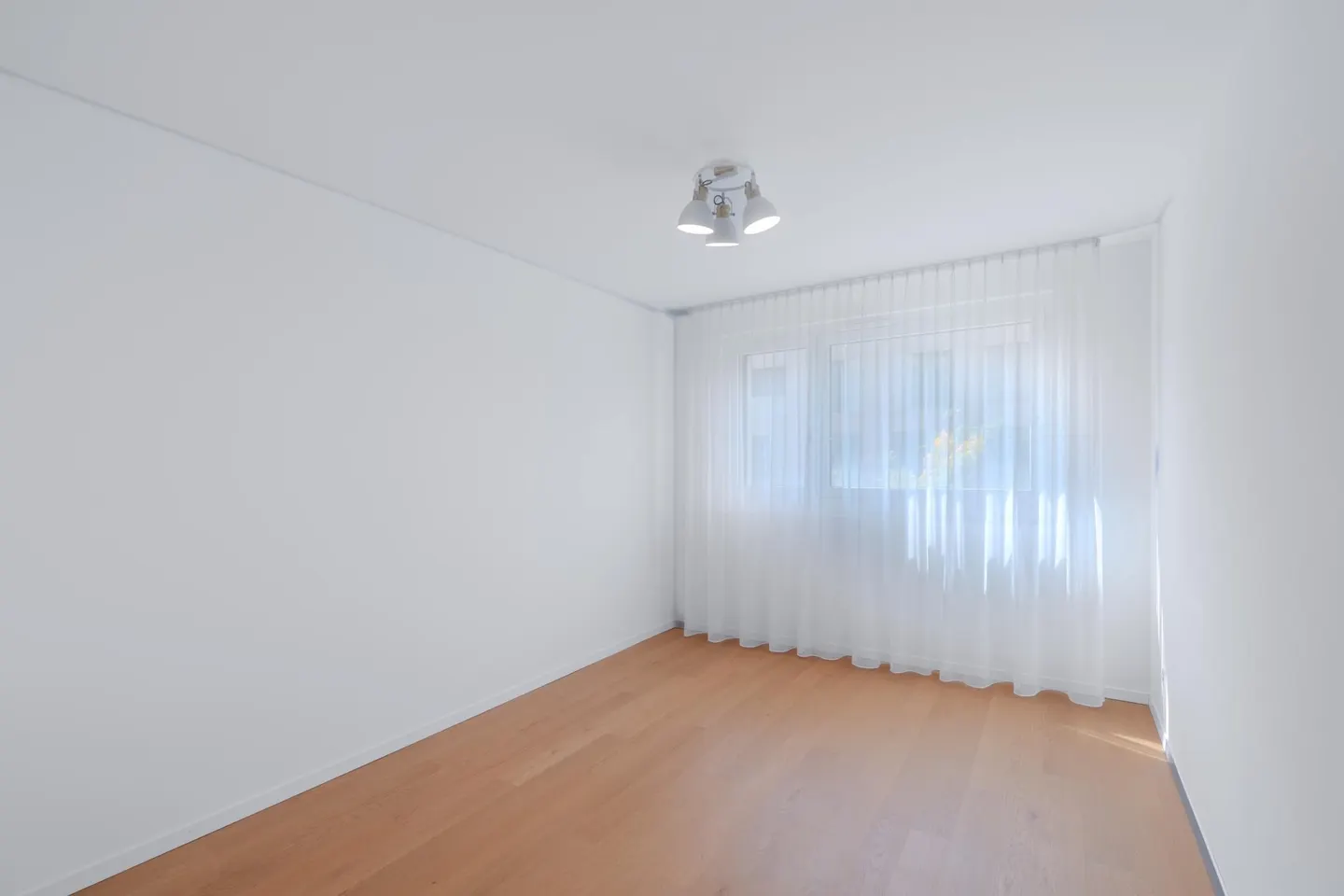 Modern Apartment with Loggia - Photo 8 of 13