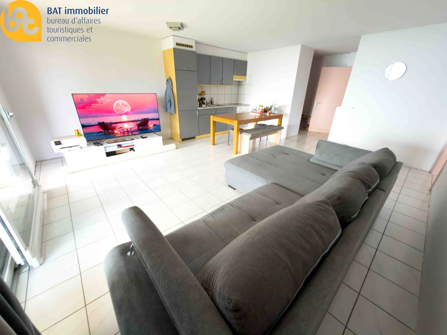 Appartement Charmant avec Vue Alpestre - Photo 2 sur 6